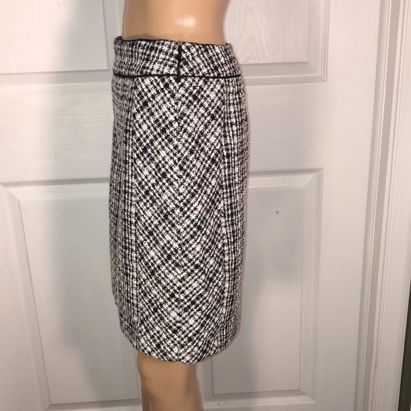 White House Black Market Black & White Skirt 2 - Picture 3 of 6